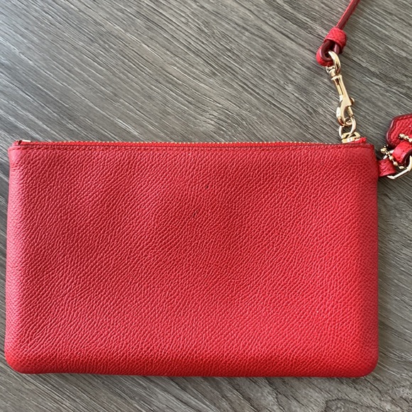 Coach Red Wristlet with gold details - Picture 4 of 9